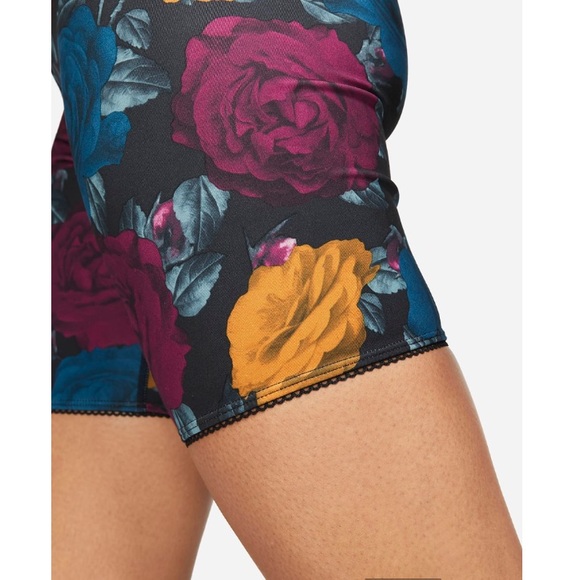 🆕 Nike One Icon Clash Women's 7" Mid-Rise Printed Training Shorts, Size Small - Picture 14 of 16